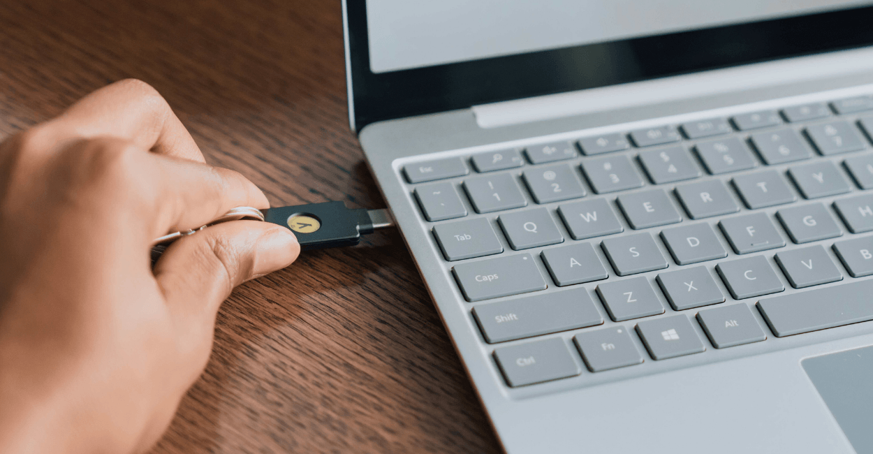 Synced Passkeys vs. YubiKey: Welche Strategie ist für Unternehmen richtig?